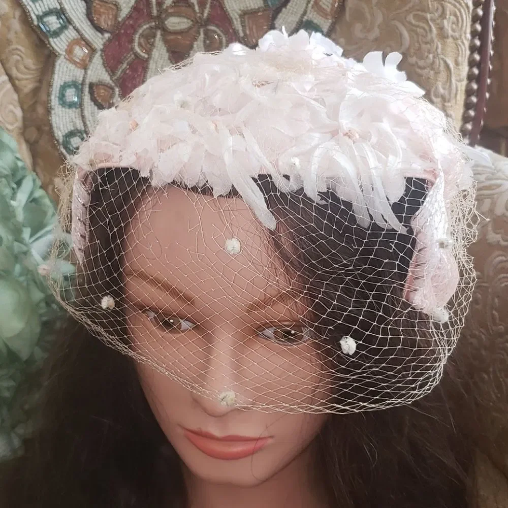 VNTG Elegant 1920's Soft Pink Hat - Picture 2 of 13